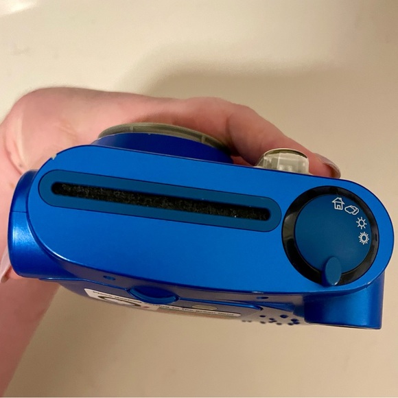 Polaroid 300 Camera - Picture 4 of 4